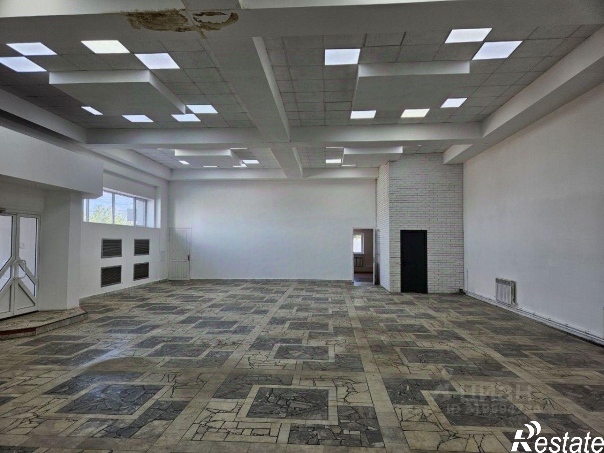 Сдать торговое помещение за 156 100 рублей на Казанский пр-кт, 164