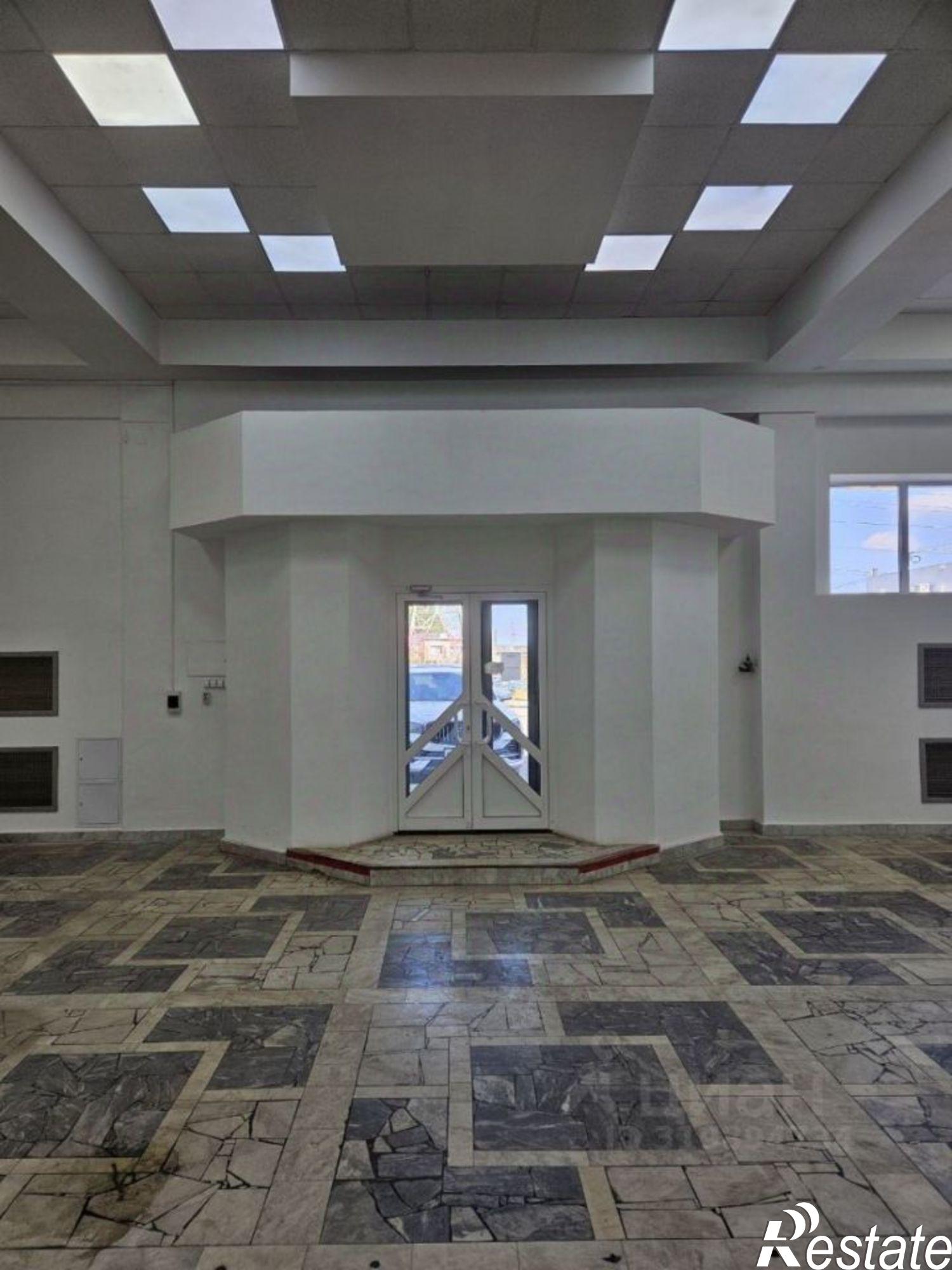 Сдать торговое помещение за 156 100 рублей на Казанский пр-кт, 164