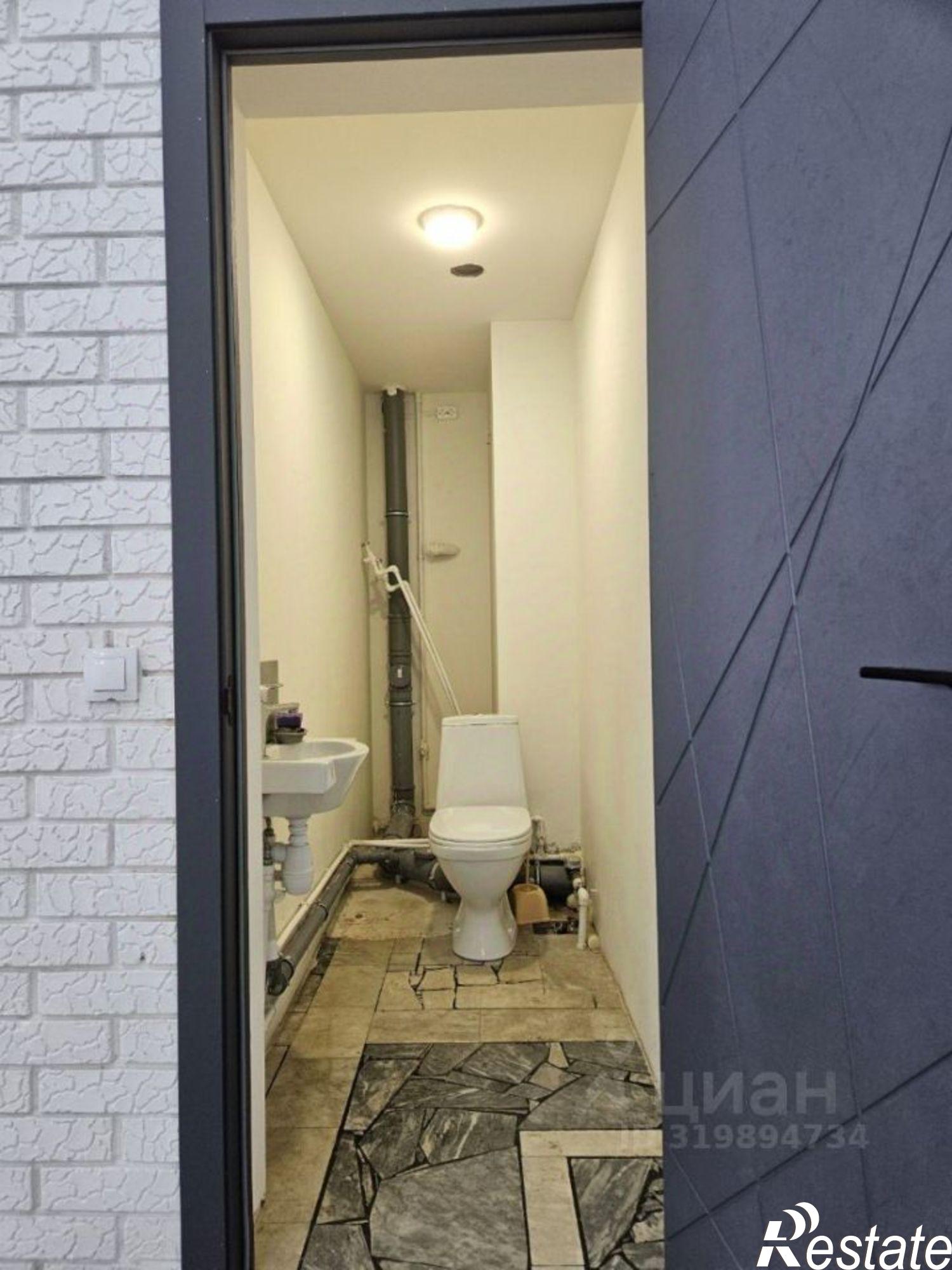 Сдать торговое помещение за 156 100 рублей на Казанский пр-кт, 164