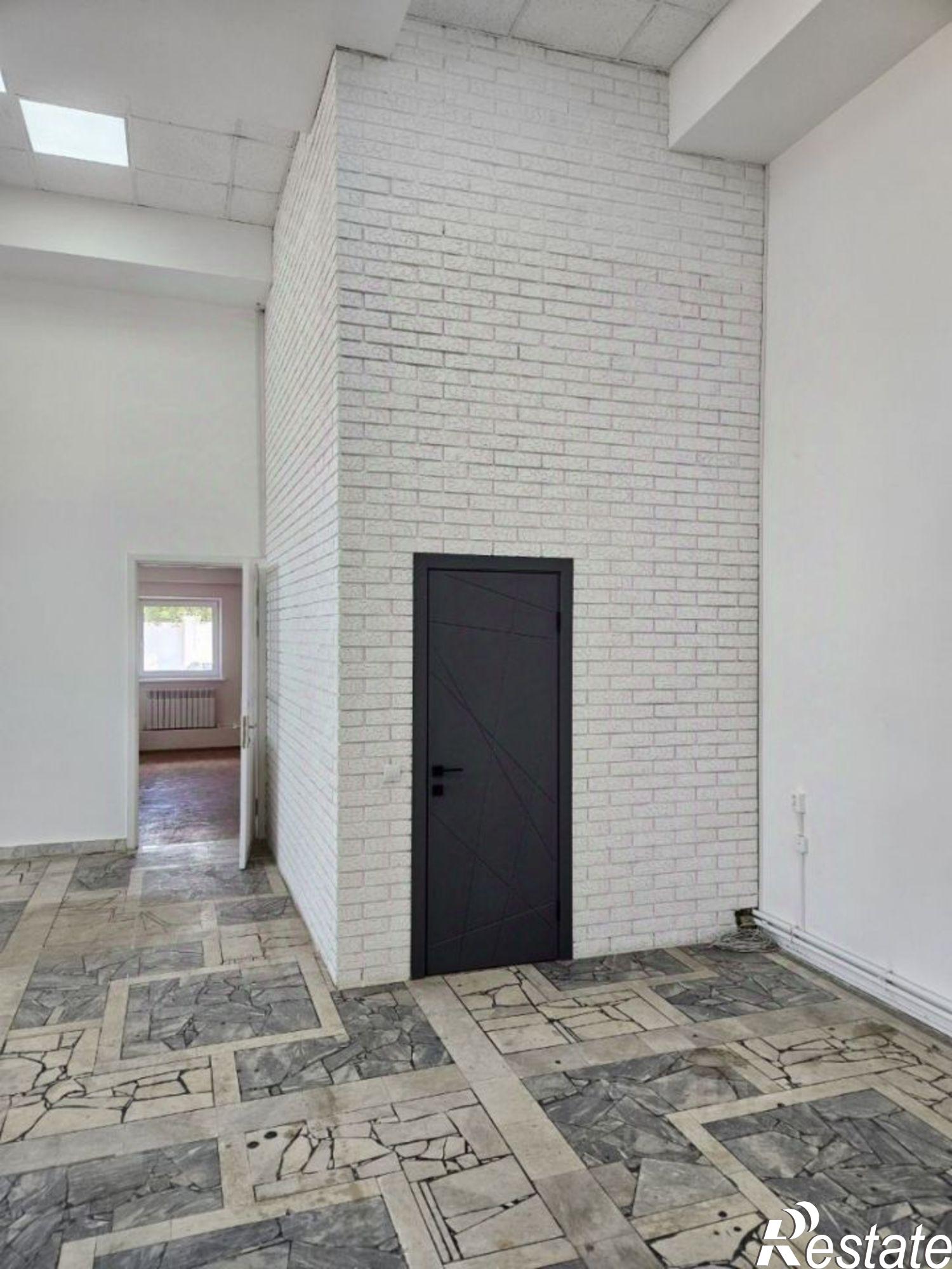 Сдать торговое помещение за 156 100 рублей на Казанский пр-кт, 164