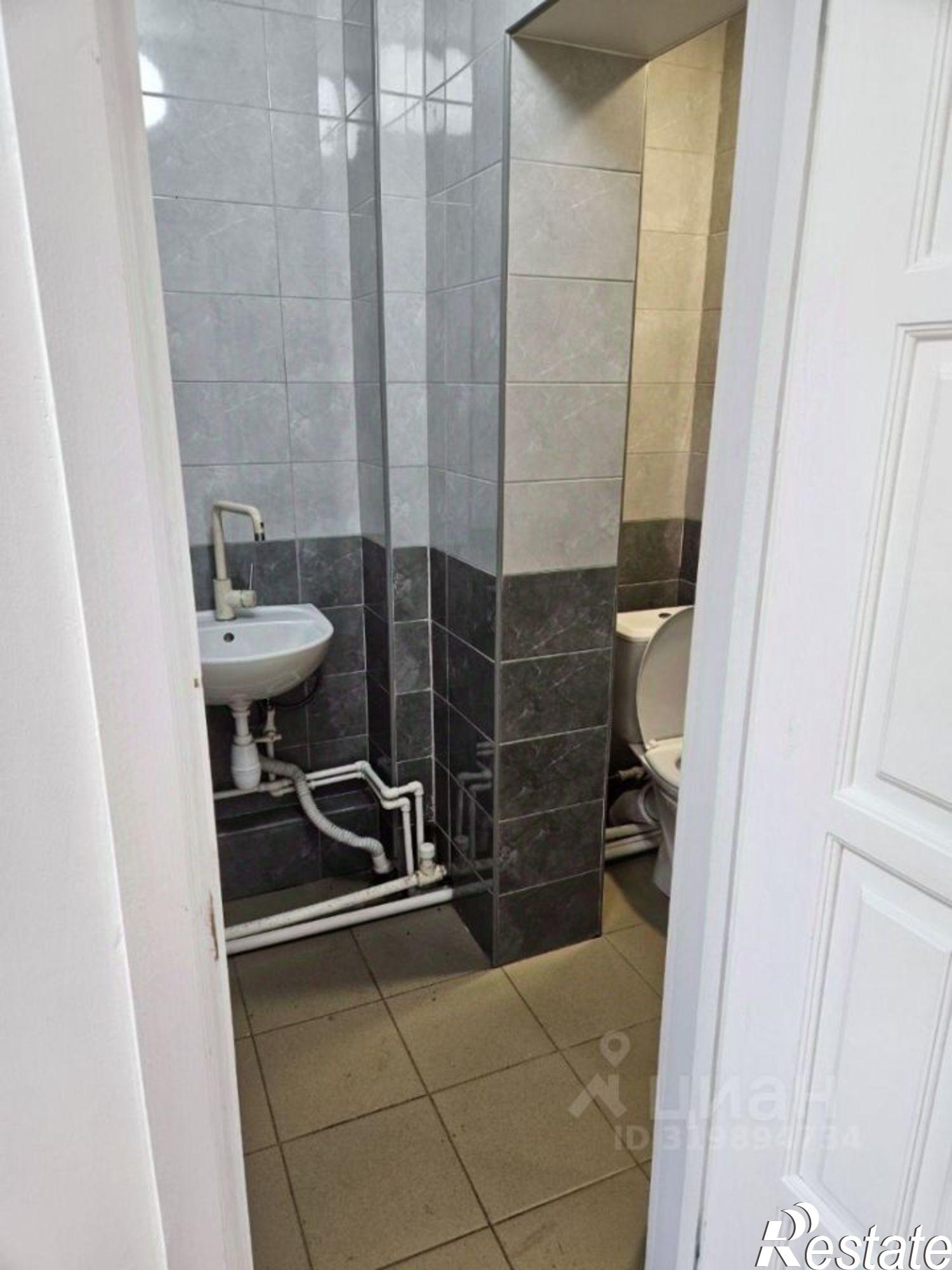 Сдать торговое помещение за 156 100 рублей на Казанский пр-кт, 164