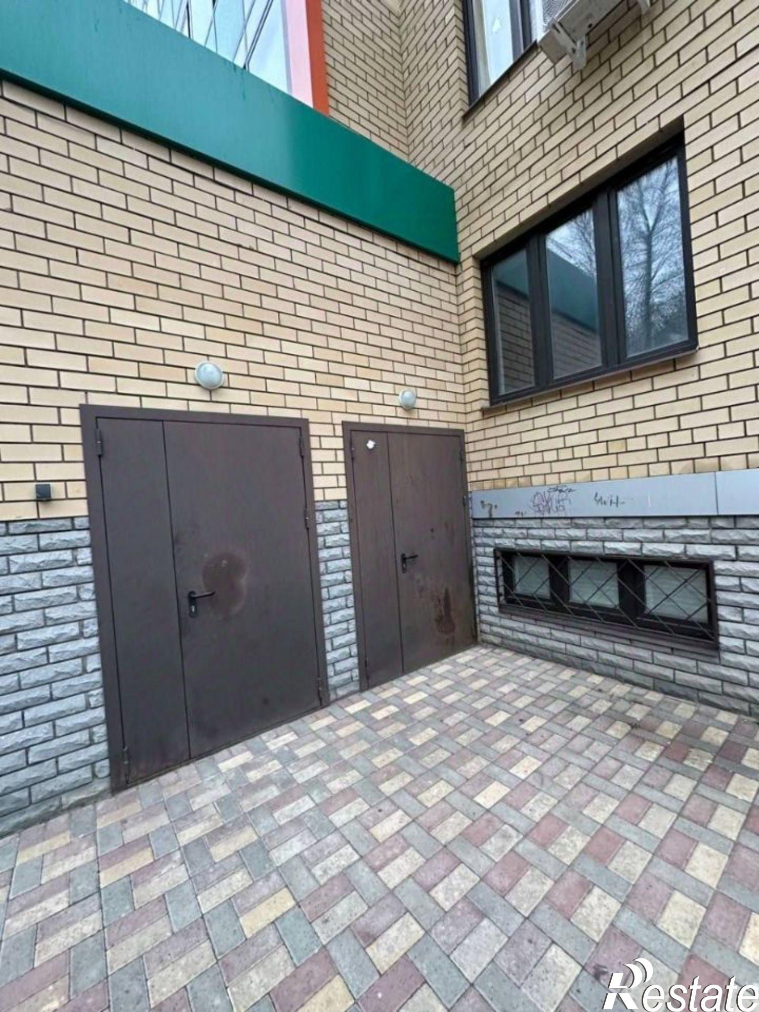 Купить офис, помещение под офис за 23 000 100 рублей на Комсомольская наб, 3