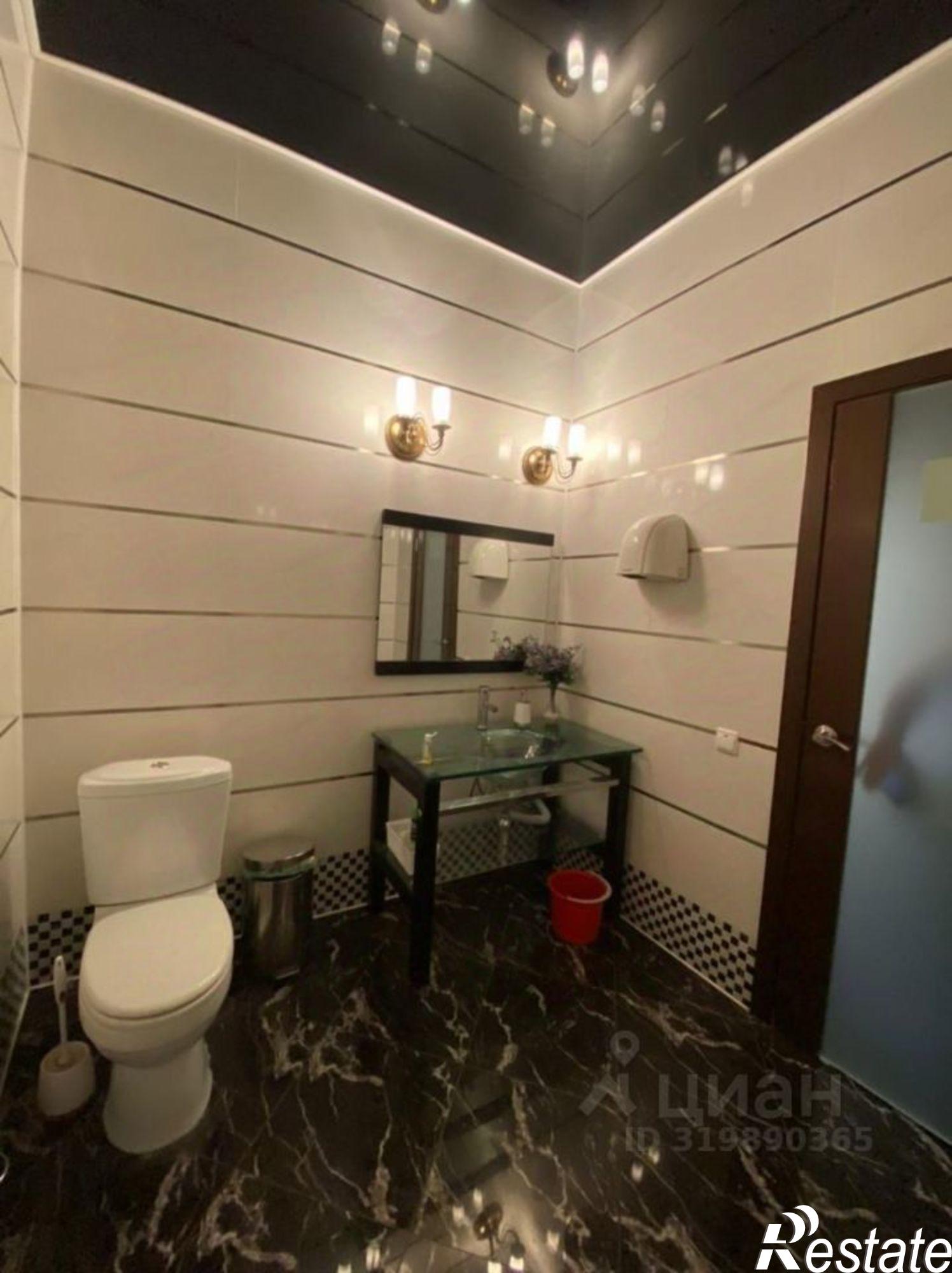 Купить помещение свободного назначения за 55 245 000 рублей на пр-кт Раиса Беляева, 12