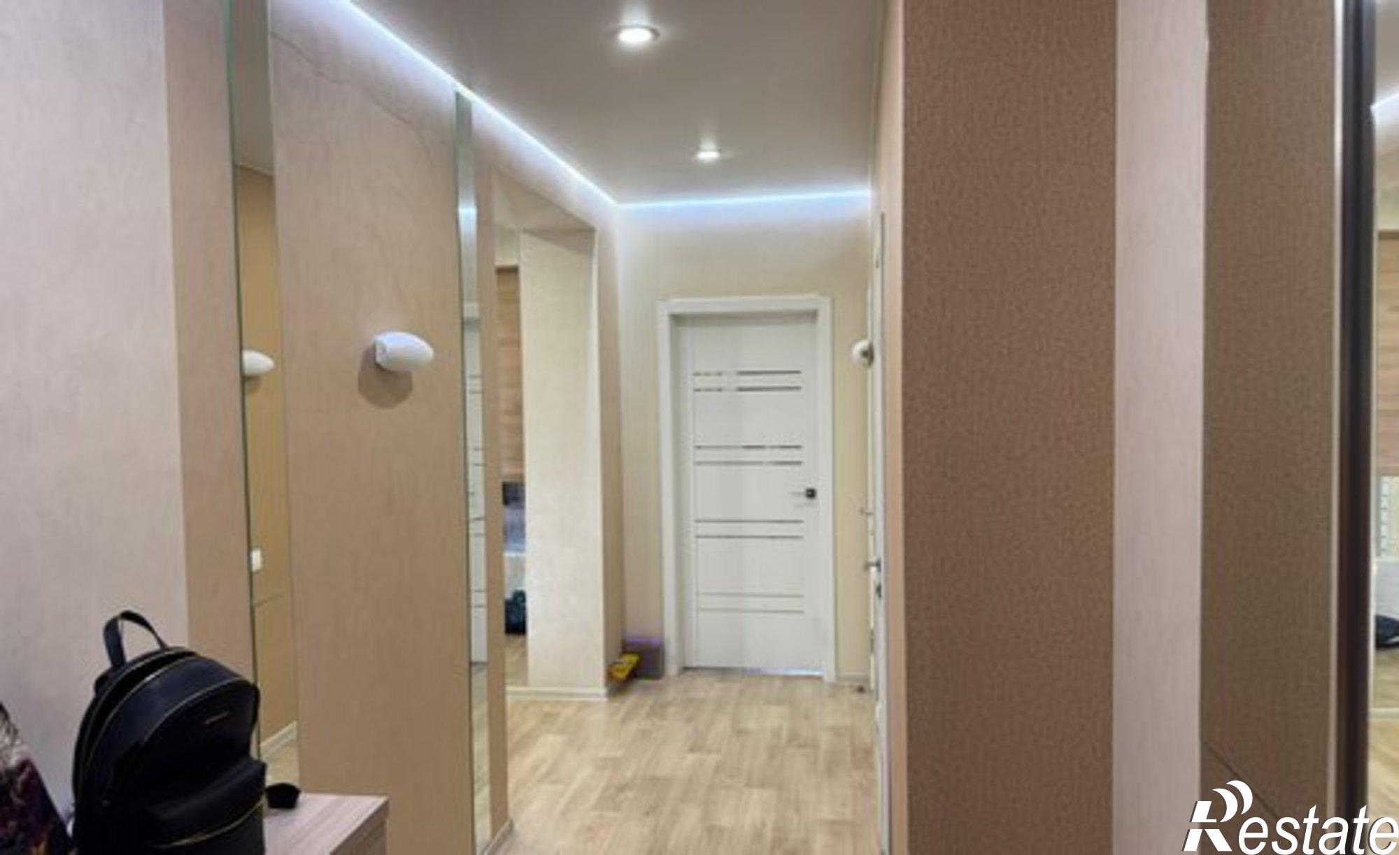 Купить квартиру за 9 500 000 рублей на ул Виктора Полякова, 21