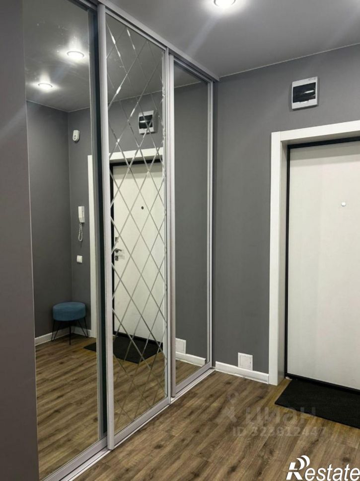 2-комн квартира пр-кт Раиса Беляева, 42А,  д. 42А