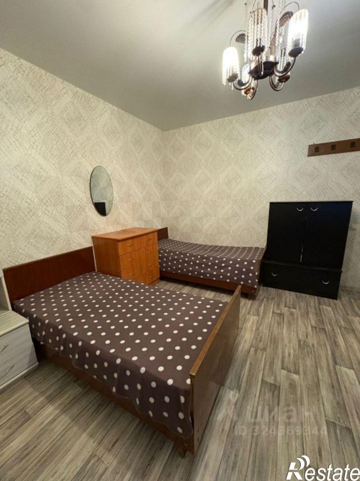 3-комн квартира пр-кт Раиса Беляева, 42,  д. 42