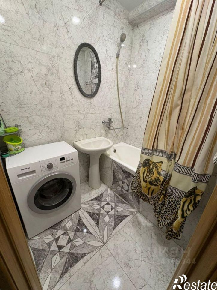 3-комн квартира пр-кт Раиса Беляева, 42,  д. 42