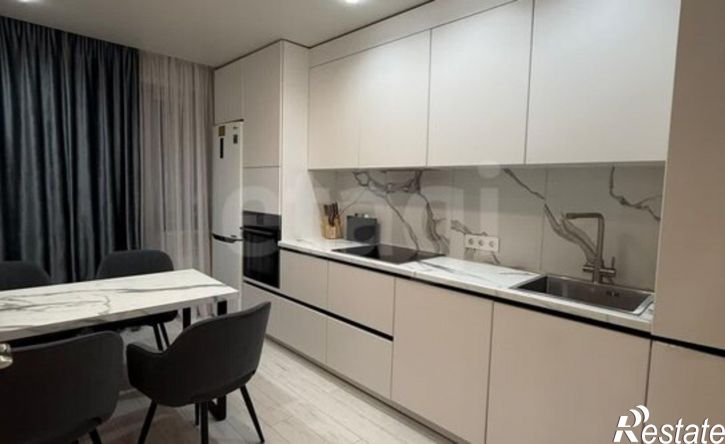 3-комн квартира пр-кт Дружбы Народов, 1,  д. 1